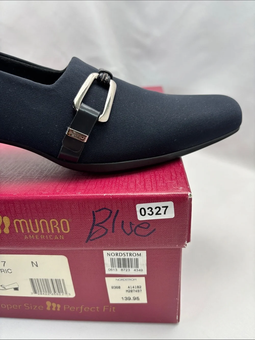 Munro American Cindi Women’s Sz7N Navy  Loafers‎ with Silver Buckle Accent #327
